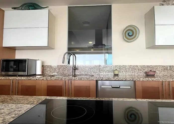 Peninsula Condominiums, Zone, Pv