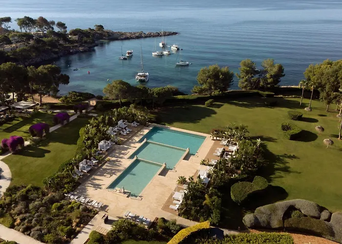 The St. Regis Mardavall Mallorca Resort