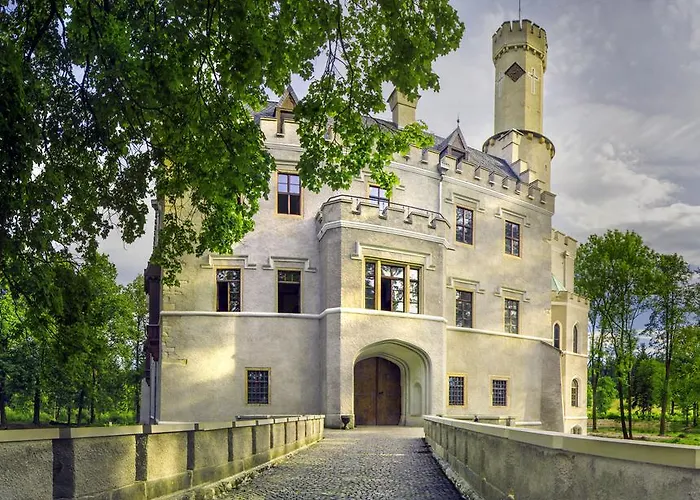 Zamek Karpniki Schloss Fischbach