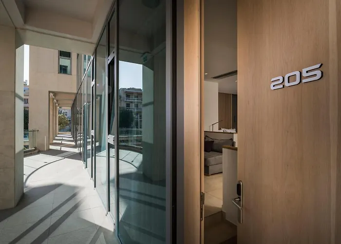 Trianon Luxury Apartments & Suites