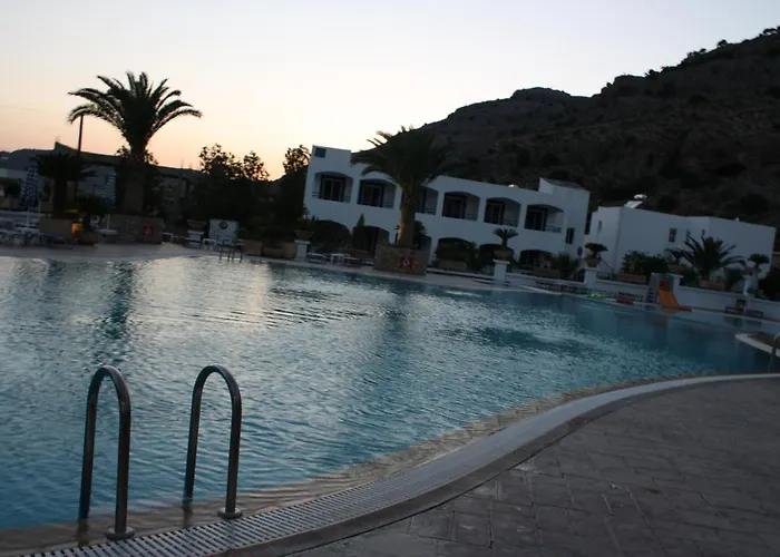 Coliseum Studios & Apartments